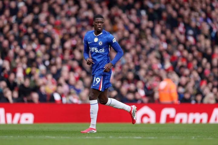 伦敦德比的年轻身影;萨尔顽强坚守;内维尔送上温暖肯定 娱乐新闻