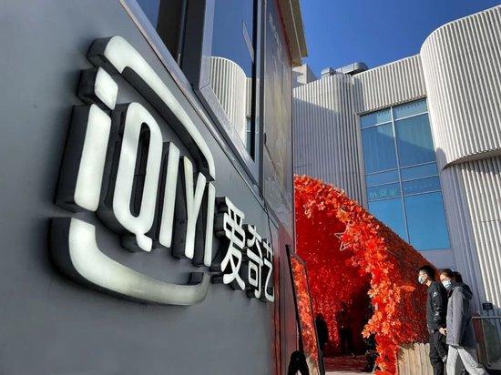 爱奇艺2025年财报显示,营收连续回落净利润转亏;会员广告双承压,长视频平台破局之路漫长。 娱乐新闻