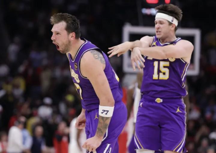  末节东契奇闪耀全场，湖人收获关键胜利；里夫斯谈团队无私与坚持之道 体育新闻 末节东契奇闪耀全场，湖人收获关键胜利；里夫斯谈团队无私与坚持之道 体育新闻 末节东契奇闪耀全场，湖人收获关键胜利；里夫斯谈团队无私与坚持之道 体育新闻