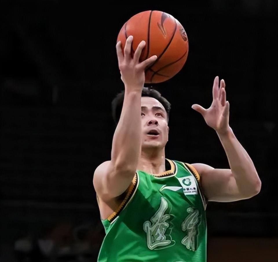  辽宁逆转困局：赵继伟复苏背后的战术重构与外援依赖度深度解析 体育新闻