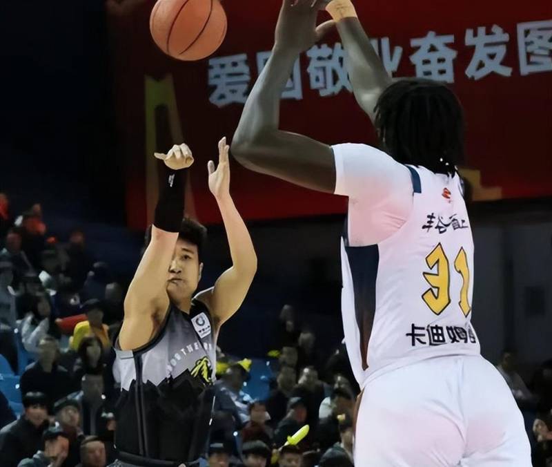  辽宁逆转困局：赵继伟复苏背后的战术重构与外援依赖度深度解析 体育新闻