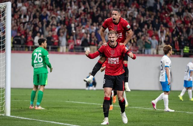  【战术解码】费利佩复出即戴帽：成都蓉城5:1大胜背后的攻防密码 体育新闻