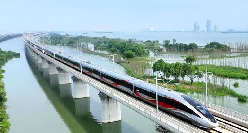  穿越89米深长江：全球首条350km/h水下高铁隧道如何从工程极限走向人类奇迹 新闻