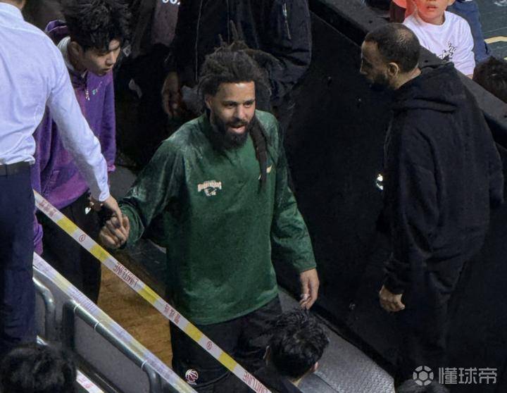  南京球迷今夜抱憾：CBA天王迟来的第一步，何时才能披挂上阵？ 体育新闻